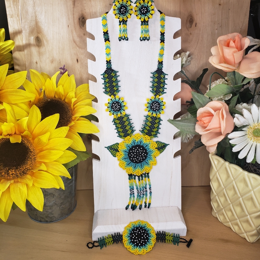 Mexican Handcrafted Maxi Necklace, bracelet and earrings set Huichol flowers Han